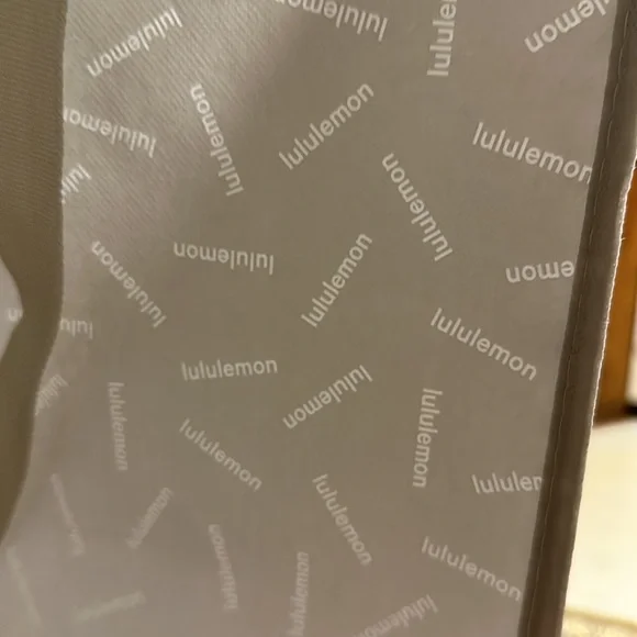 Lululemon large gray reusable bag - Picture 4 of 7